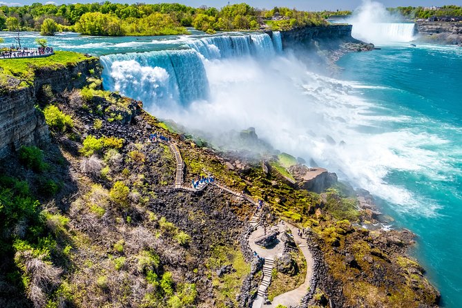 3-Day Best of Niagara Falls and Washington D.C. Tour from NYC - Day 2: Glass, gorges, and Niagara after dark