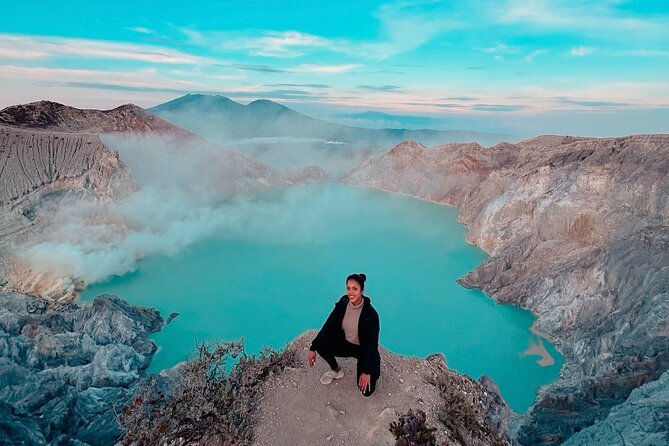 4D3N Bromo Ijen Tumpak Sewu Waterfall Tour from Surabaya/Malang - Day 2: Walking down toward Tumpak Sewu Waterfall