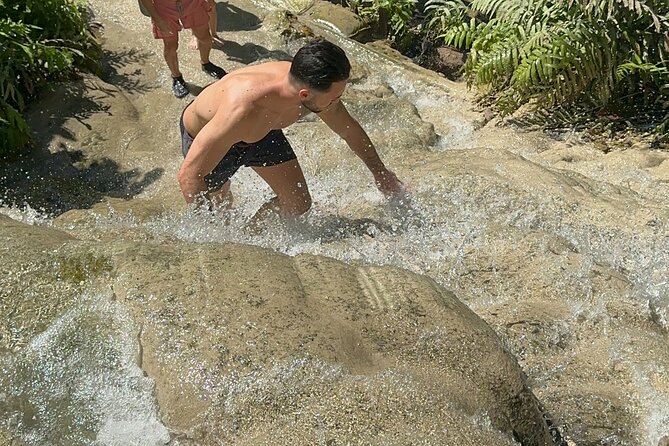 7 Hour Sticky Waterfall and Zipline Adventure - How the guide can shape the day