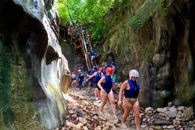 7 waterfalls+typical food - What to do with your phone and belongings
