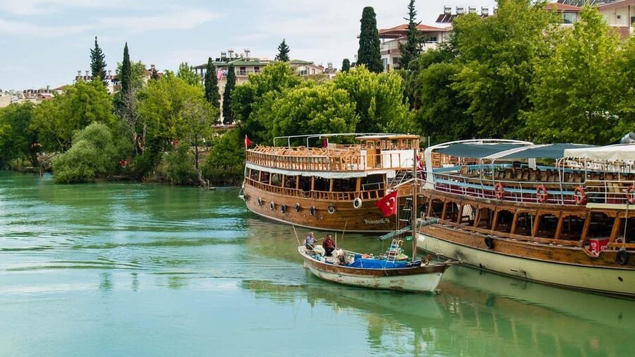 Alanya/Side: Manavgat River & Waterfall, Boat Tour, & Bazaar - Guides, languages, and the day’s organization
