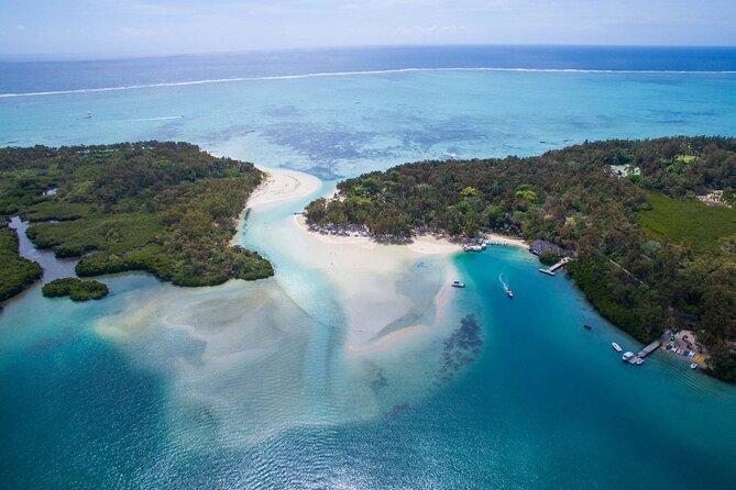 All inclusive SPEEDBOAT FULL DAY to ILE AUX CERF & GRSE WATERFALL - Speedboat expectations and weather changes
