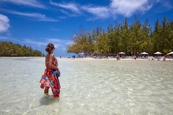 All inclusive SPEEDBOAT FULL DAY to ILE AUX CERF & GRSE WATERFALL - Ile aux Cerfs: the main beach stop