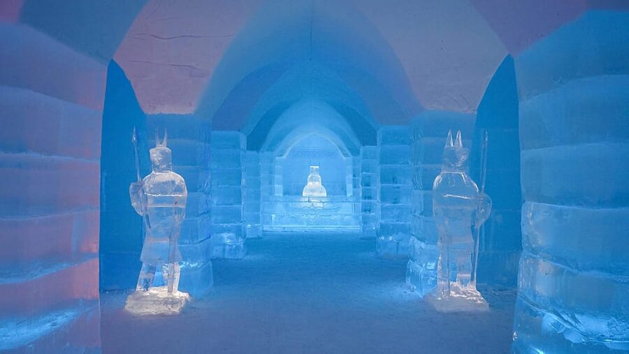 Alta: Igloo Ice Hotel and Hiking to the Frozen Waterfall. - A guide can make the weather change work