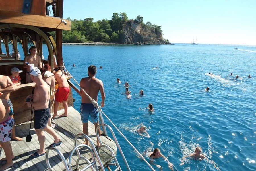 Antalya: Beach & Waterfalls Boat Trip w/ Lunch & Soft Drinks - Lunch onboard near Duden Waterfall