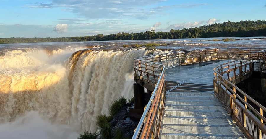 Argentinian Falls Tour + Optional Boat Ride (Private) - Who should choose this private Iguazu day