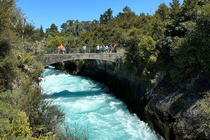 Auckland: Rotorua, Taupo, Waiotapu & Huka Falls Private Trip - Two hours around Taupo and New Zealand’s largest lake