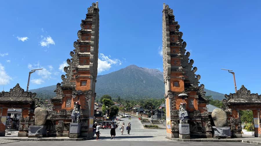 Bali: Besakih temple, Tukad Cepung waterfall, Penglipuran - Besakih Temple: begin with Bali’s Mother Temple
