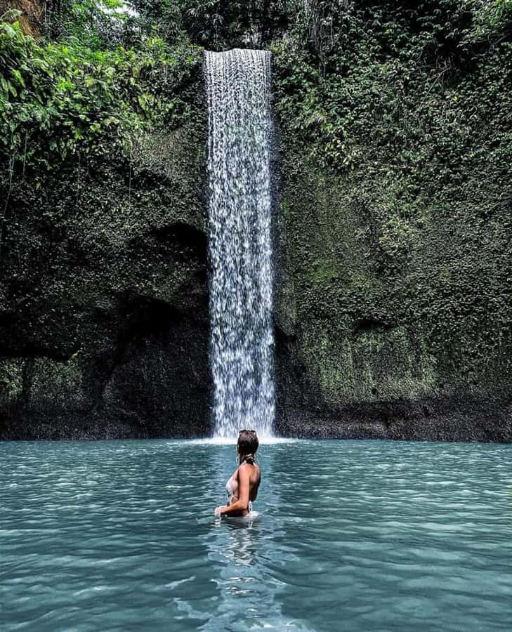 Bali: Best of Ubud Waterfalls Tour - Kanto Lampo: the photo stop with a queue problem
