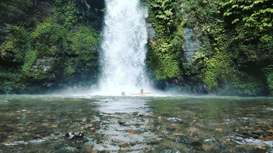 Bali: Discover Jungle Waterfalls and Rice Terraces - Guides, photos, and the private-tour advantage