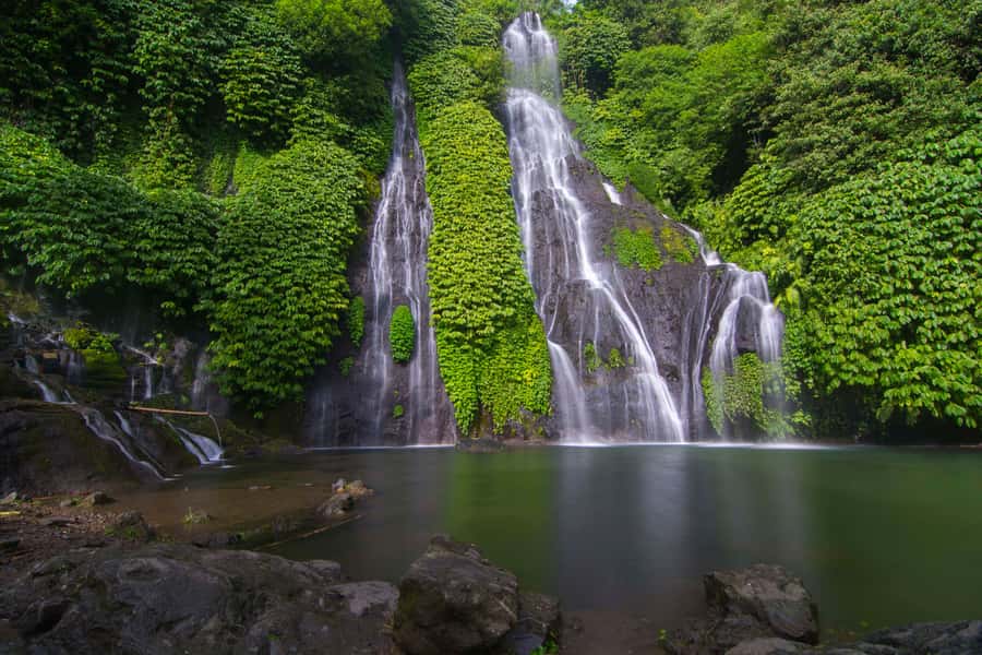 Bali: Lake Bratan, Handara Gate, Waterfall & Swing Tour - Handara Gate and the reality behind the famous photo