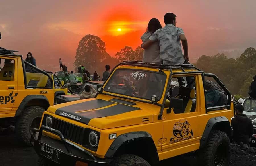 Bali: Mt Batur Jeep Sunrise & Taman Sari Waterfall Tour - Meeting the jeep and heading into the volcanic night