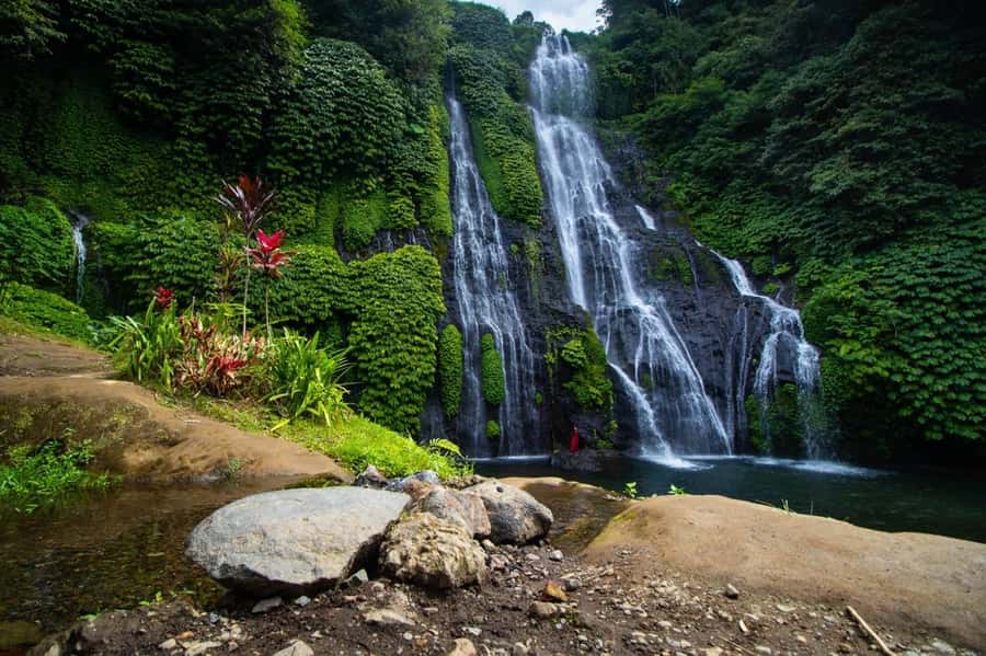 Bali: Munduk Waterfalls Trek, Twin Lakes and Temple Tour - Price, timing, and what you receive