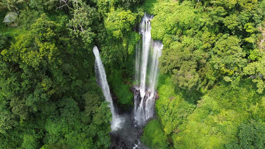 Bali Northern Trip : Majestic Waterfall Tour - Ulun Danu Bratan Temple brings culture into the day