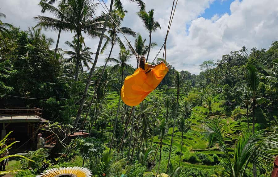 Bali: Penglipuran Village, Rice Terrace & Waterfall Tour - Tirta Empul asks for respect, not just photographs