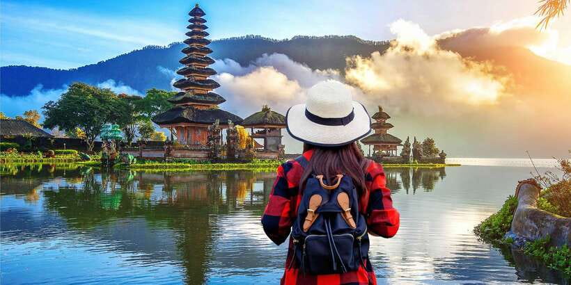 Bali: Secret Garden, Ulun Danu Temple and Waterfall Tour - Ulun Danu Beratan Temple and its lake setting