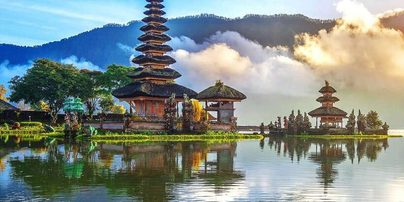 Bali: Secret Garden, Ulun Danu Temple and Waterfall Tour - An early ride toward Ulun Danu Beratan