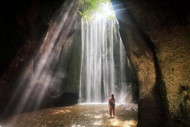 Bali Tour : Tegenungan - Tukad Cepung - Kanto Lampo - Tibumana Waterfall - What this private Bali waterfall day is really like