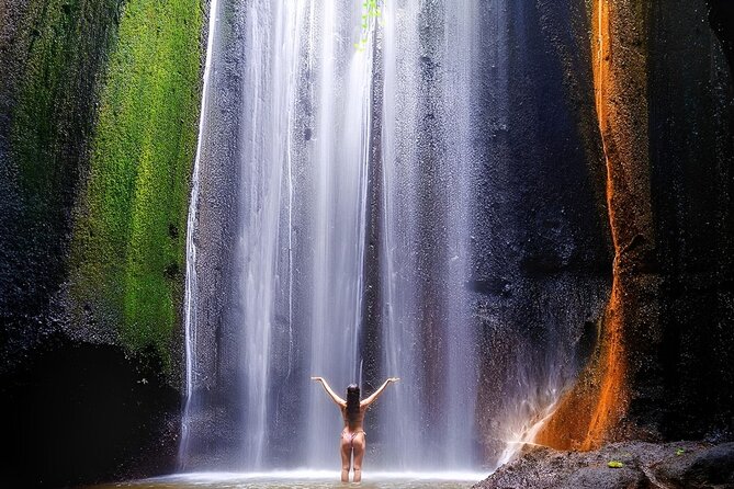 Bali Tour : Tegenungan - Tukad Cepung - Kanto Lampo - Tibumana Waterfall - Kanto Lampo: lowland water over dark rock
