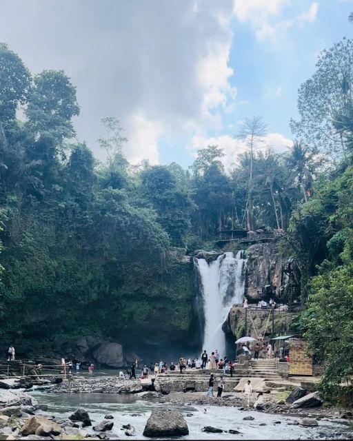 Bali ubud : monkey forest, waterfall , temple - Entering Tirta Empul’s Holy Spring