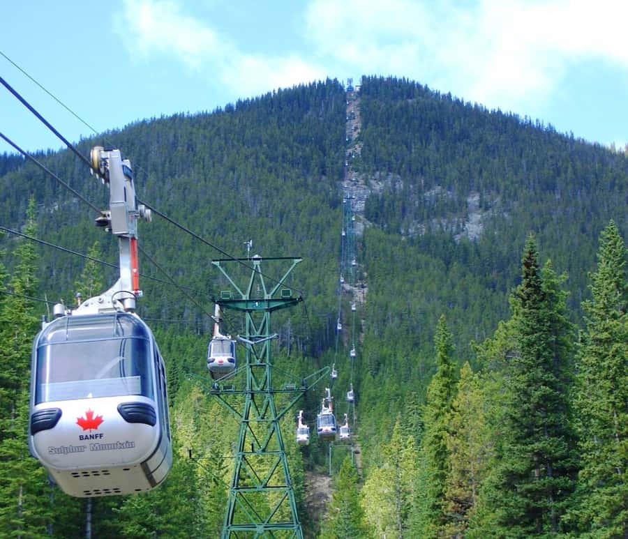 Banff: Gondola, Hot Springs, Bow falls & Three lakes tour - Lake Louise Starts the Day With a Classic View