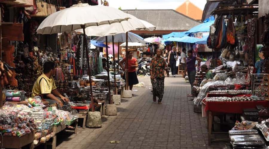 Banyumala Waterfall Trek, Bedugul and Lake Beratan Tour - Candi Kuning market: a short taste of local produce