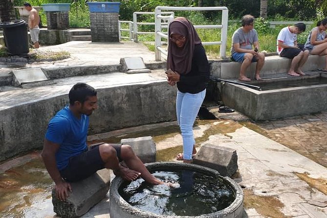 Batu Caves,Waterfalls and Hot Springs Tour With Lunch - Royal Selangor explains Malaysia through pewter