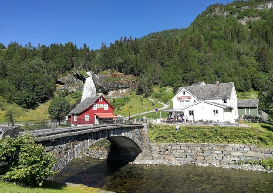 Bergen: Hardangerfjord, Voss Gondola & 3 Great Waterfalls - Life Inside the Minibus