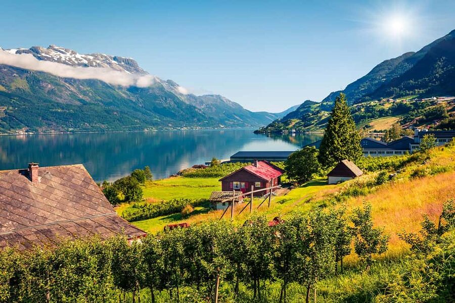 Bergen: Hardangerfjord & Waterfalls Bus Tour with Apple Pie - Steinsdalsfossen saves the biggest waterfall for last