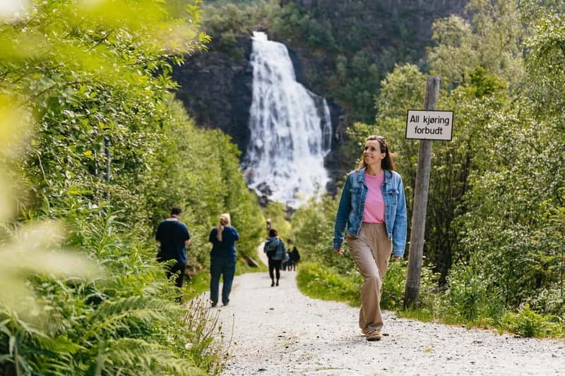 Bergen: Old Town and Waterfalls Guided Tour with Waffles - Key things to know before booking