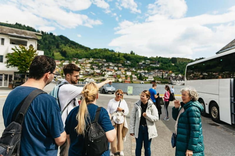 Bergen: Old Town and Waterfalls Guided Tour with Waffles - Back to Bergen, then into Bryggen
