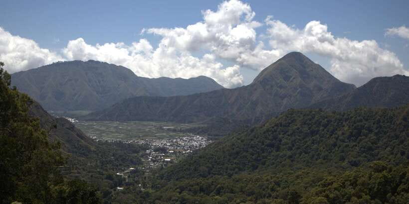 Best of Lombok: Tribe Villages, Traditions & Waterfalls - Narmada Summer Palace and the royal gardens