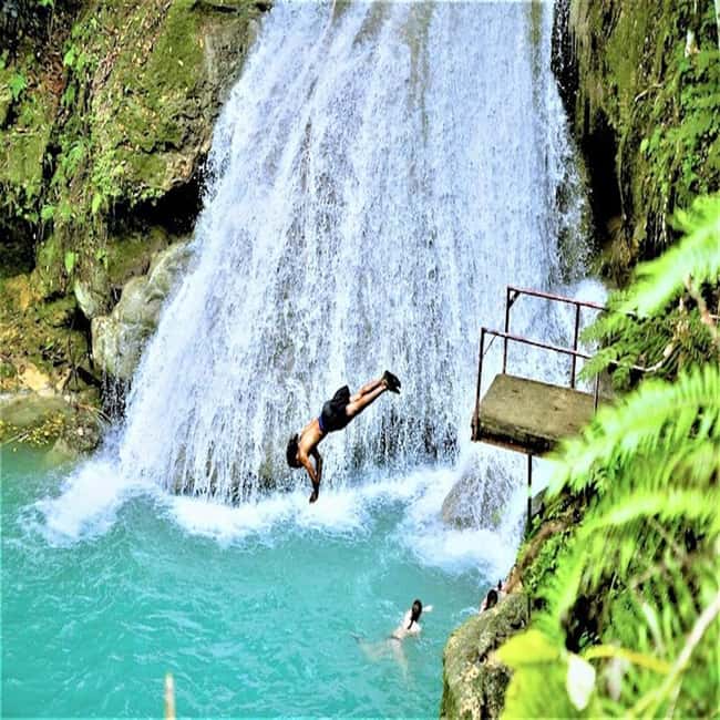 Blue Hole, Secret Falls, and Dunn's River Falls Combo Day-Tr - The short jungle walk to Secret Falls