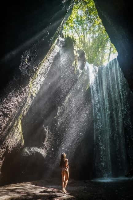 Blue Lagon Snorkeling, Waterfall, and Celuk Village Tour - The guides are a major part of the value