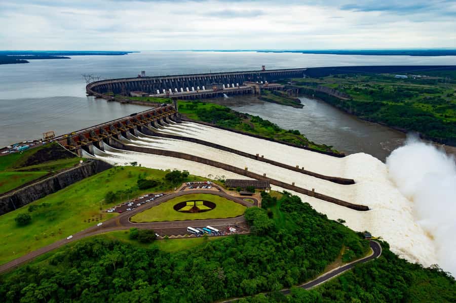 Brazilian Falls, Bird Park and Itaipu Dam - One day, three very different attractions