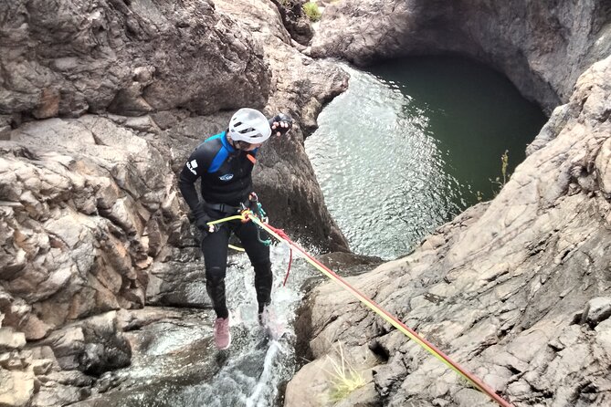 Canyoning in Gran Canaria: The Hidden Waterfalls and Magic Pools - Caves, snacks, and a pause above the ravine