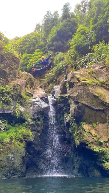 Canyoning in Ribeira dos Caldeirões – Hidden Waterfall Adventure - The safety briefing before the first canyon obstacle