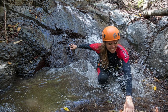 Canyoning with Waterfalls in the Rainforest - Small Groups ツ - How the guide makes a beginner route workable
