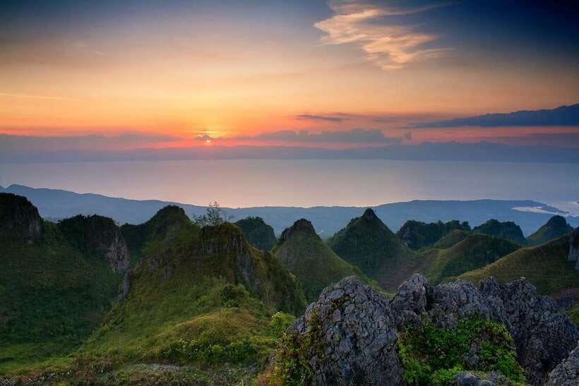Cebu: Osmeña Peak and Kawasan Falls Canyoneering Day Trip - The short climb to Osmeña Peak