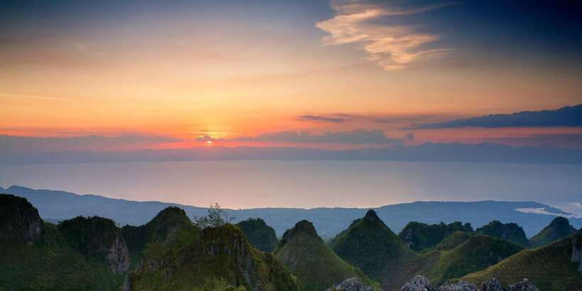 Cebu: Osmeña Peak and Kawasan Falls Canyoneering Day Trip - What to pack for a wet, very long day
