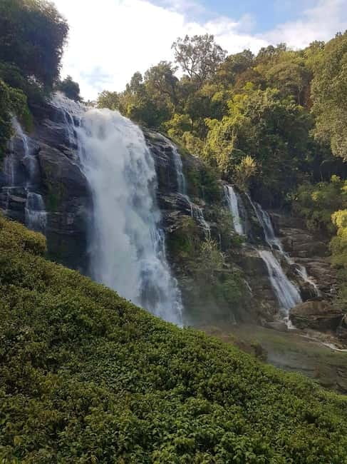 Chang Mai: Doi Inthanon Day Tour w/Waterfalls & Hilltribes - How the guide affects the experience