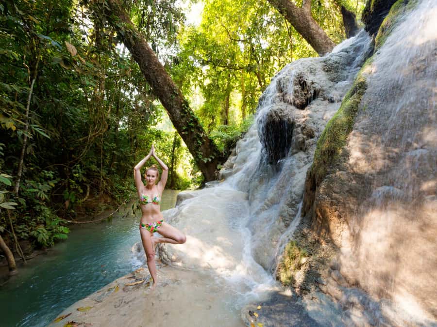 Chiang Mai: Doi Suthep Temple & Sticky Waterfall Trip - Guides, group size, and family comfort