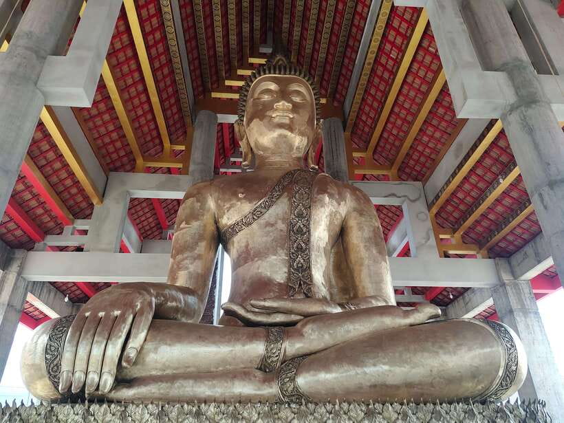 Chiang Mai: Elephants, Sticky Waterfalls, Market and Temple - Wat Ban Den and the colorful Lanna style