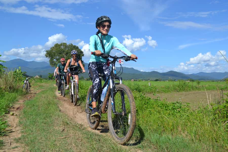 Chiang Mai: Sticky waterfall, lake kayak and cycling tour - Kayaking on the reservoir for beginners