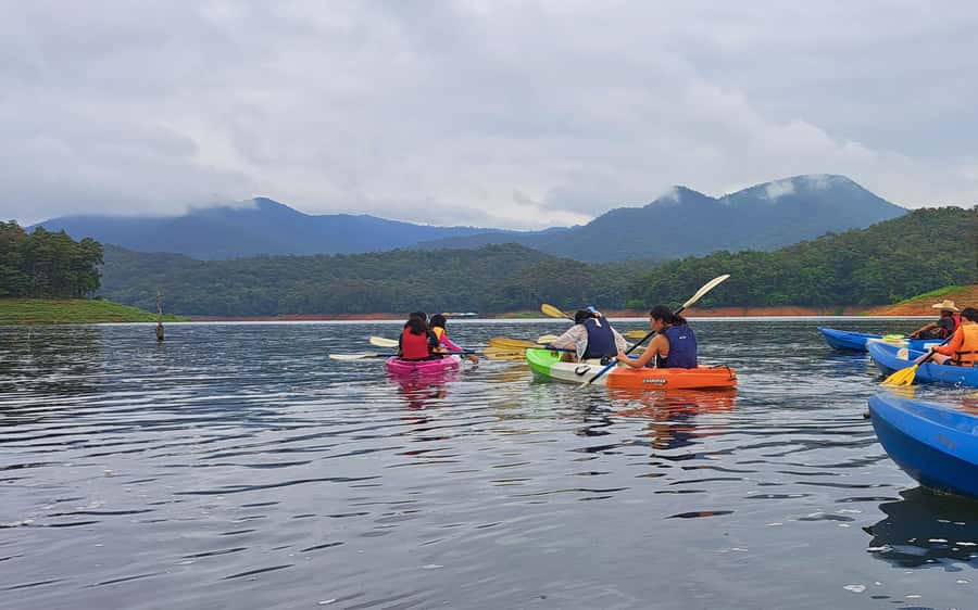 Chiang Mai: Sticky waterfall, lake kayak and cycling tour - Buatong Sticky Waterfall: the playful first stop