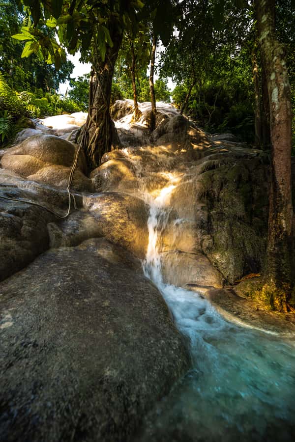 Climb Sticky Waterfall Like Spiderman - Small details that make the day better