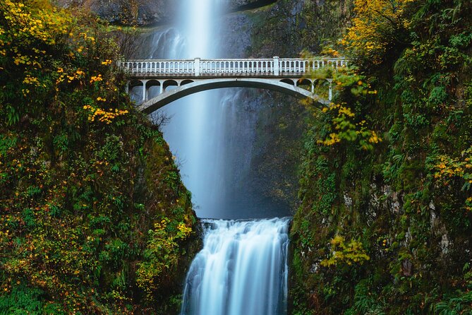 Columbia River Gorge Waterfalls Tour from Portland, OR - Crown Point and Vista House: the big opening view
