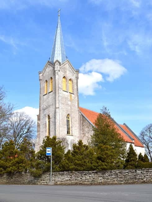 Discover Estonia - car tour from Tallinn to Jägala Waterfall - What the guide adds to the drive