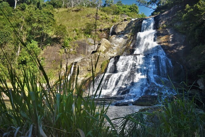 Diyaluma Waterfall and Natural Pool Bath With Lunch - Upper Diyaluma and the natural pools