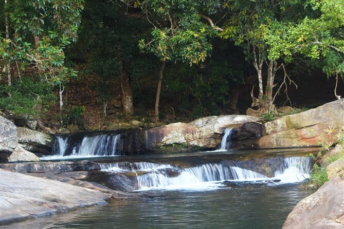 Diyaluma Waterfall and Natural Pool Bath With Lunch - Who should book this waterfall day?